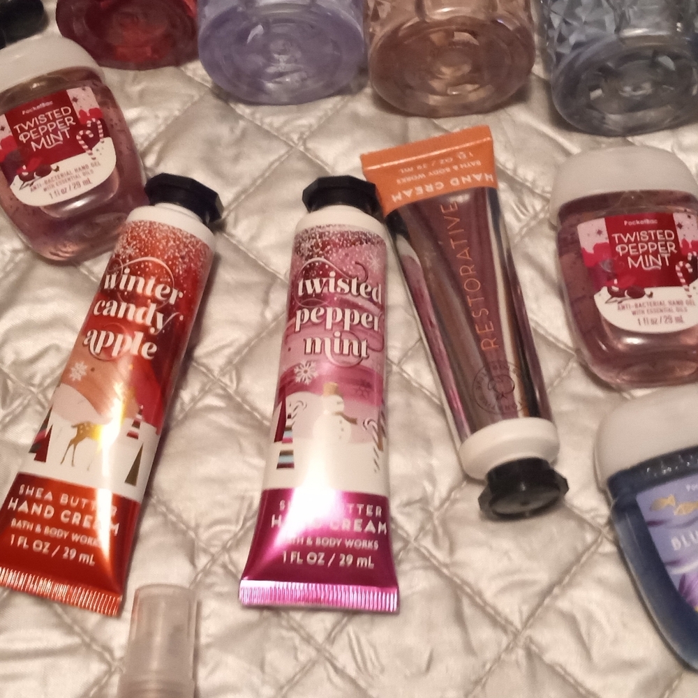 Red Heart Basket with Bath & Bodyworks   Products - Picture 3 of 4